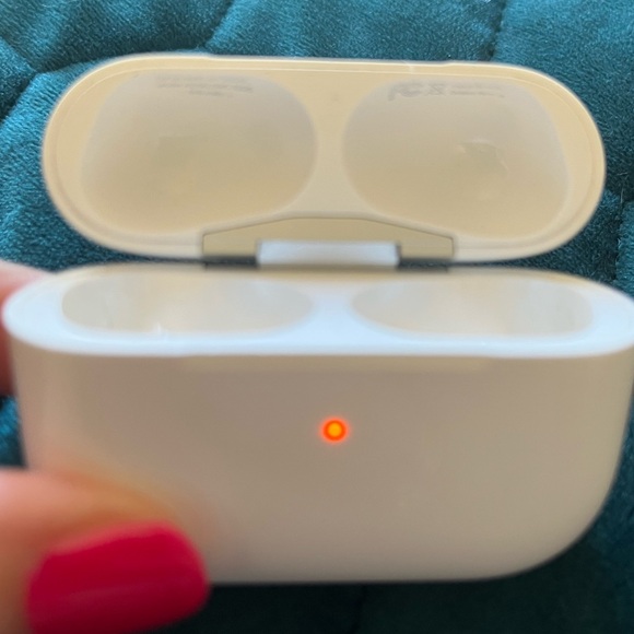 Replacement- Apple AirPod Pro Charging CASE ONLY- 1st gen, model A2190 - Picture 4 of 8